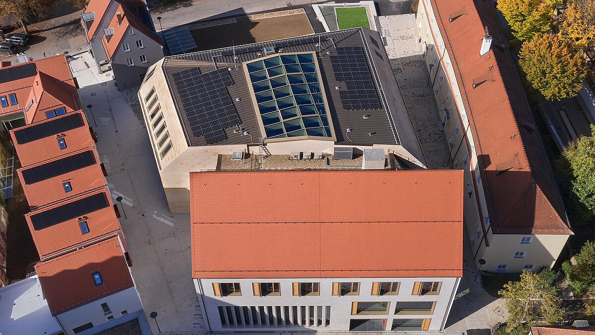 Blick auf die technische Hochschule mit Glasdach PR60 von LAMILUX