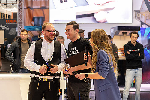 LAMILUX Mission Flachdach Interview mit Juroren am Messestand