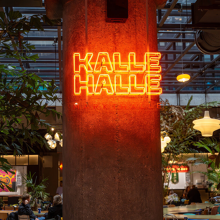 Beleuchteter Schriftzug "Kalle Halle"