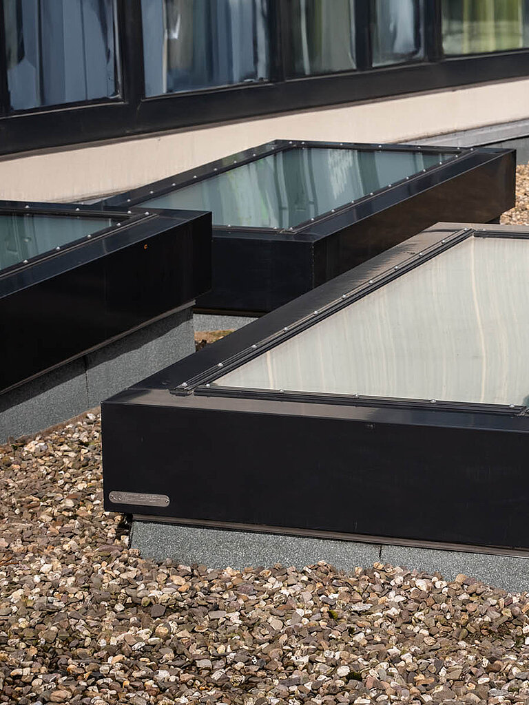 LAMILUX Flachdach Fenster Fire Resistance auf Kies-Flachdach mit feuerwiderstandsfähiger Verglasung