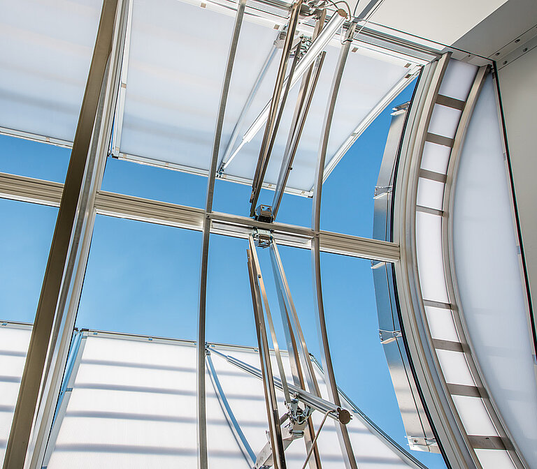 Detailansicht eines Glasdachs mit Tragekonstruktion