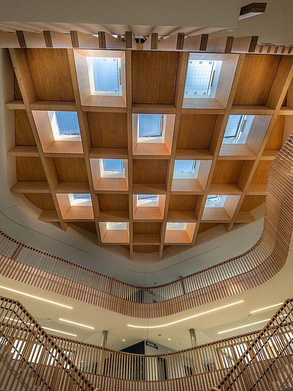 Flachdach Fenster über der Gesamtschule