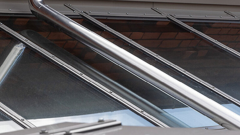 Detailansicht mehrerer LAMILUX Brandschutzfenster