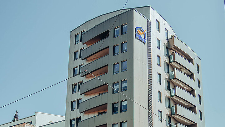 Wohnhochhaus im Breiten Weg Magdeburg mit LAMILUX Objektentrauchung