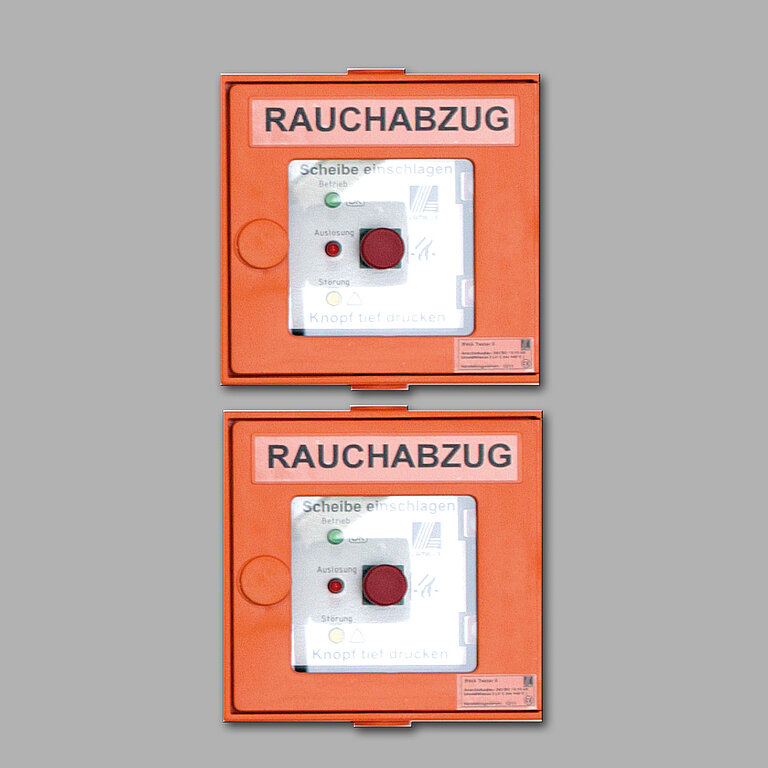 Zwei orangefarbene manuelle Auslösetaster für Rauchabzug mit Beschriftung und Drucktaste zur manuellen Aktivierung