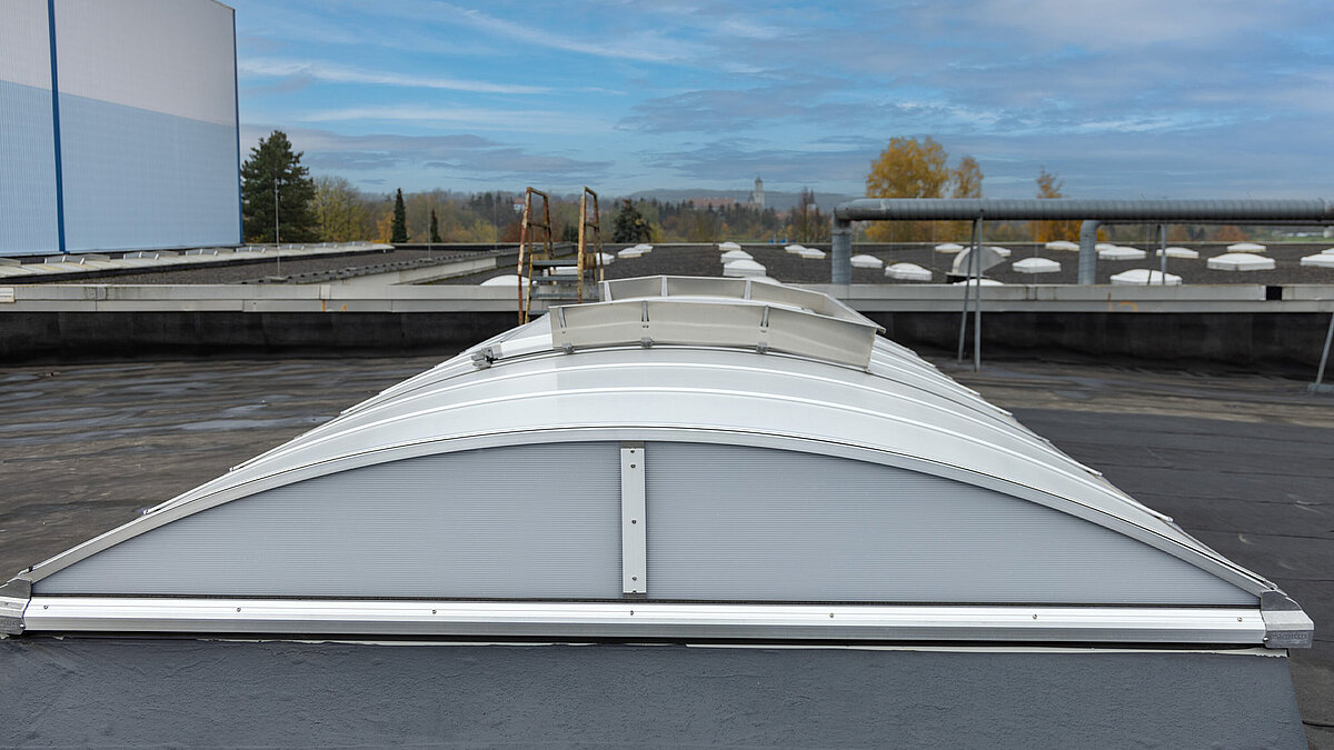 Frontalansicht LAMILUX Lichtband B 