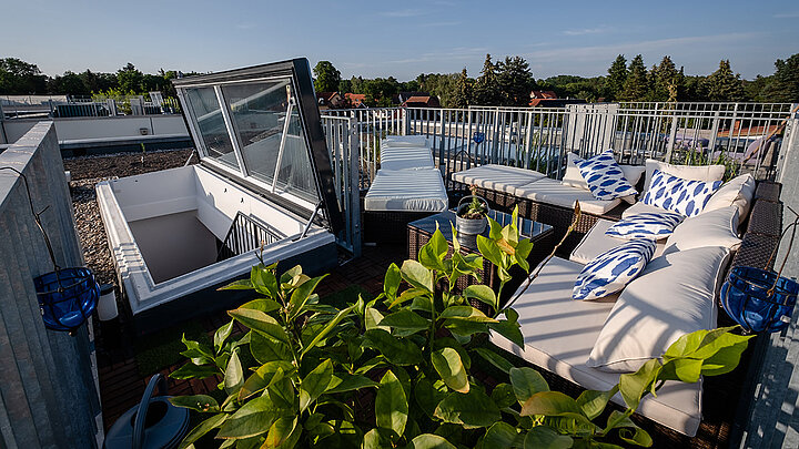 Dachterrasse eines Townhouses in Berlin mit Flachdach Ausstieg