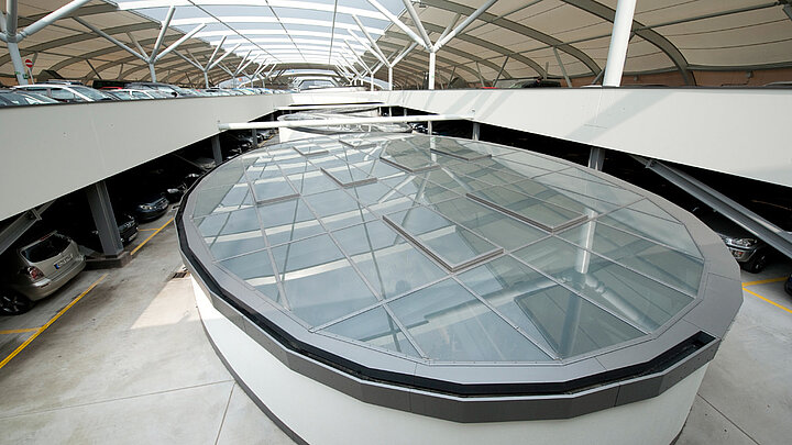 Glasdach mit NRWG-Doppelklappen auf der Rhein-Galerie in Ludwigshafen | insights by LAMILUX